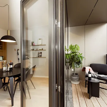 Wilde Berlin, Checkpoint Charlie Hotel Berlino