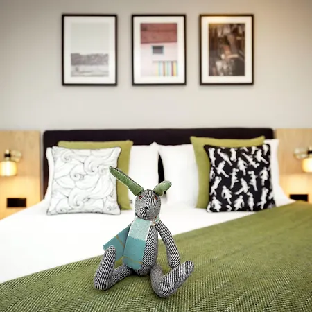 Wilde Berlin, Checkpoint Charlie 4*