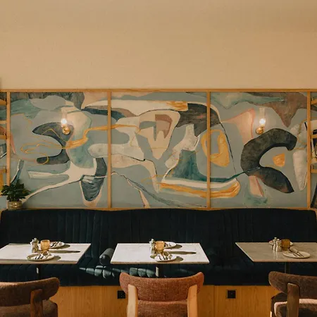 فندق Wilde Berlin, Checkpoint Charlie