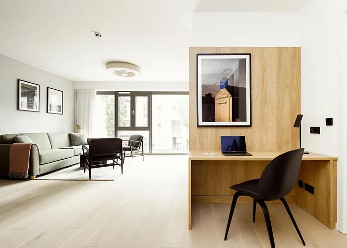 Wilde Berlin, Checkpoint Charlie Hotell 4*