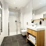 Wilde Berlin, Checkpoint Charlie 4*