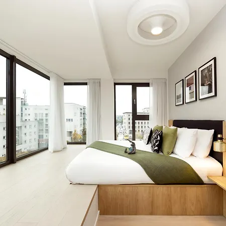 Wilde Berlin, Checkpoint Charlie 4*