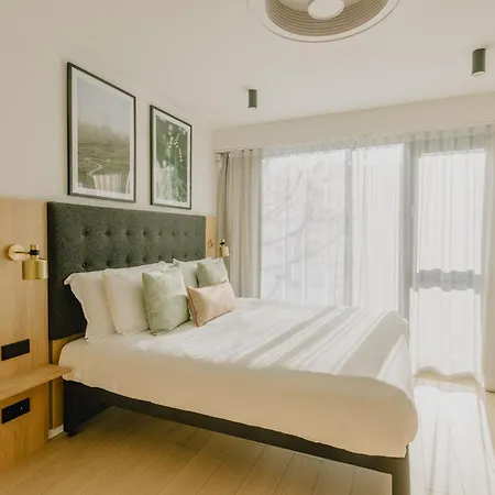 Wilde Berlin, Checkpoint Charlie 4* Berlín