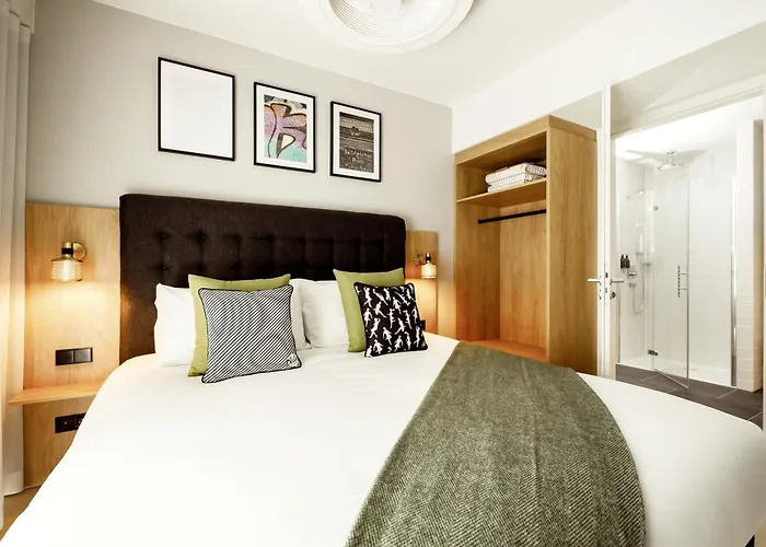 Wilde Berlin, Checkpoint Charlie 4* Berlim