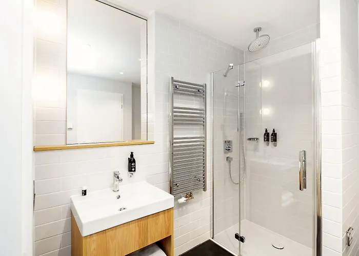 Wilde Berlin, Checkpoint Charlie Hotel