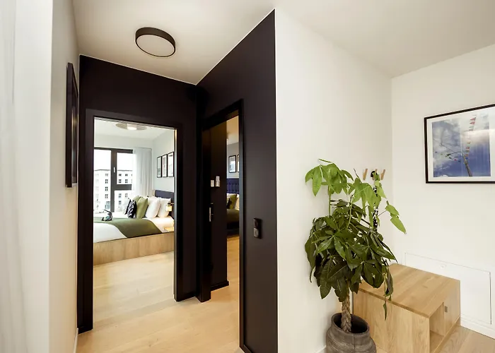 Wilde Berlin, Checkpoint Charlie