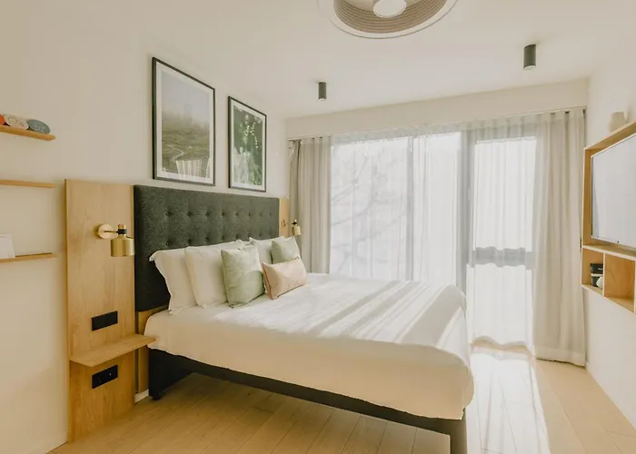 Wilde Berlin, Checkpoint Charlie 4* Berlijn