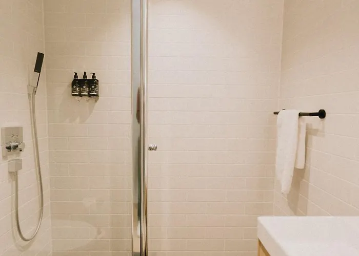 Wilde Berlin, Checkpoint Charlie