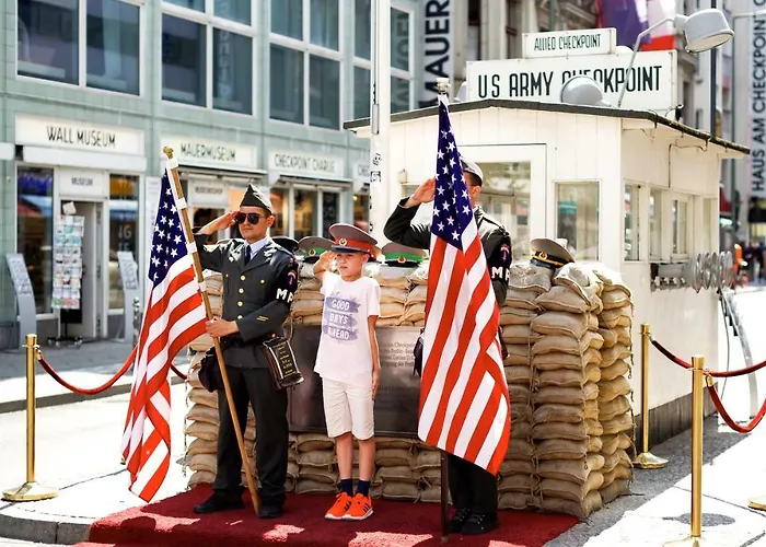 Wilde Berlin, Checkpoint Charlie
