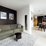 Wilde Berlin, Checkpoint Charlie Hotell
