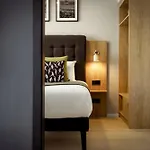 Wilde Berlin, Checkpoint Charlie Hotell 4*