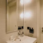 Wilde Berlin, Checkpoint Charlie Hotell 4*