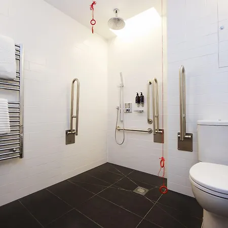 Wilde Berlin, Checkpoint Charlie