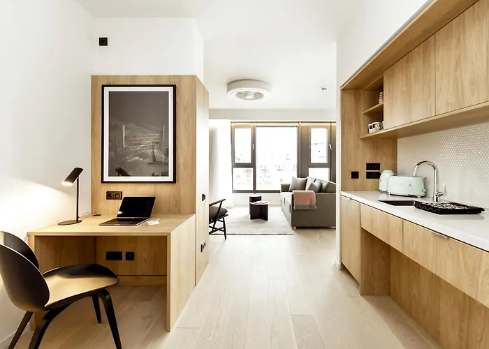 Wilde Berlin, Checkpoint Charlie 4*