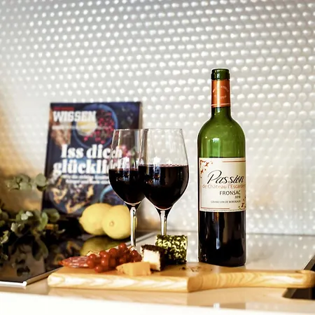 Wilde Berlin, Checkpoint Charlie