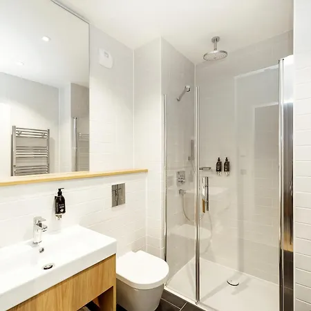 Wilde Berlin, Checkpoint Charlie Hotel apartamentowy 4*