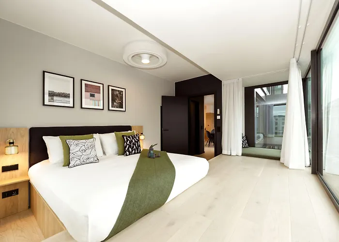 Wilde Berlin, Checkpoint Charlie 4* ベルリン