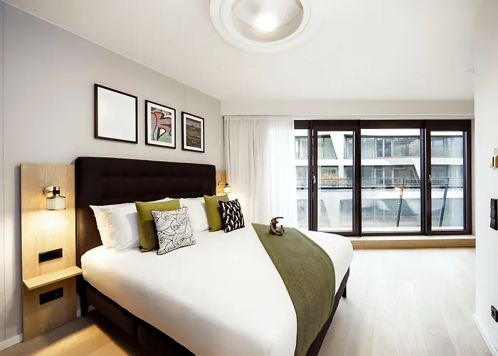 Wilde Berlin, Checkpoint Charlie ホテル 4*