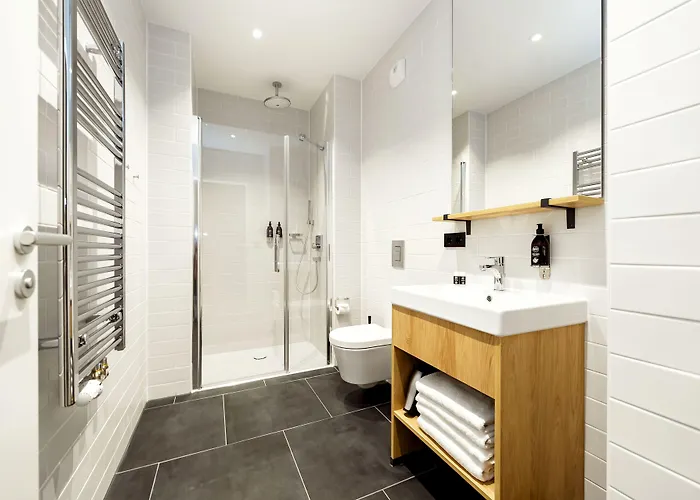 Wilde Berlin, Checkpoint Charlie 4*