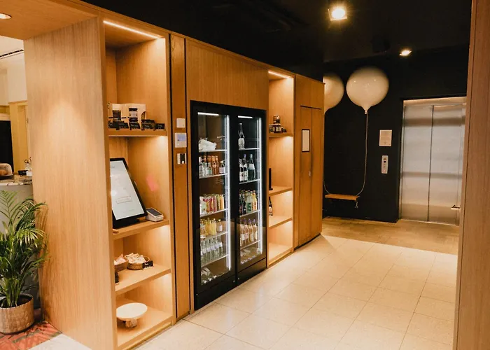 Wilde Berlin, Checkpoint Charlie