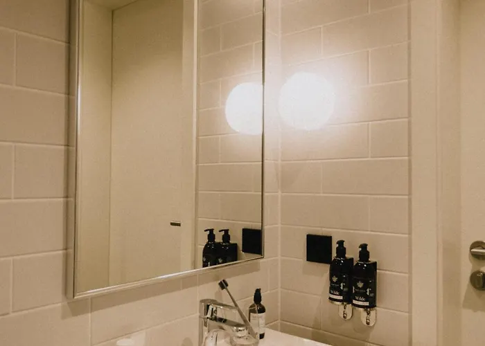 Wilde Berlin, Checkpoint Charlie ホテル 4*